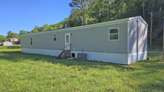 2499 Sacker Rd, Manchester, KY 40962 - rear view of property featuring entry steps, cooling unit, and a yard