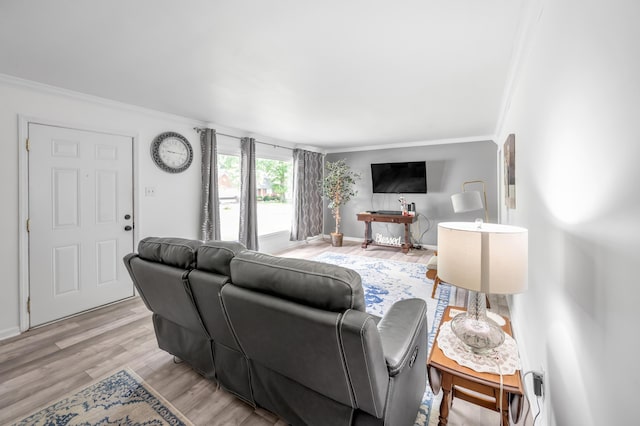 900 Shoshoni Trl, Georgetown, KY 40324 - living area featuring crown molding, light wood finished floors, and baseboards