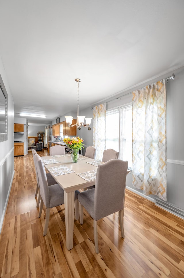 900 Shoshoni Trl, Georgetown, KY 40324 - dining room with light wood-style flooring and a chandelier