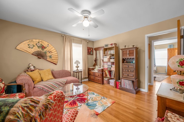 900 Shoshoni Trl, Georgetown, KY 40324 - living area featuring ceiling fan, light wood-style flooring, and baseboards
