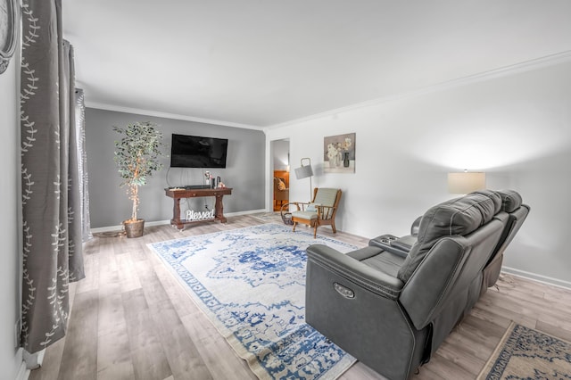 900 Shoshoni Trl, Georgetown, KY 40324 - living room featuring ornamental molding, wood finished floors, and baseboards