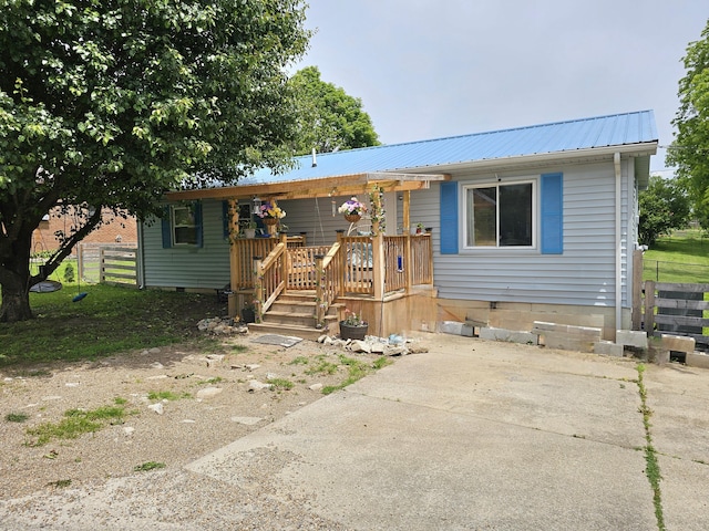 270 Newcomb Ave, Mount Vernon, KY 40456 - view of front of house featuring metal roof and covered porch