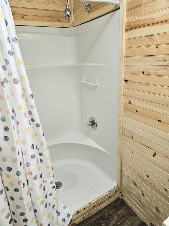 270 Newcomb Ave, Mount Vernon, KY 40456 - full bathroom with curtained shower and wood finished floors