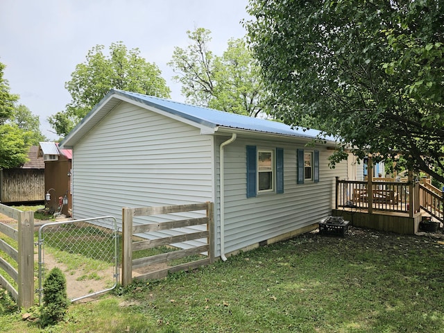 270 Newcomb Ave, Mount Vernon, KY 40456 - view of side of home with metal roof and a wooden deck