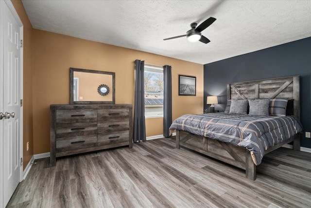 253 Gateway Park Cir, Lexington, KY 40511 - bedroom featuring wood finished floors, baseboards, a textured ceiling, and ceiling fan