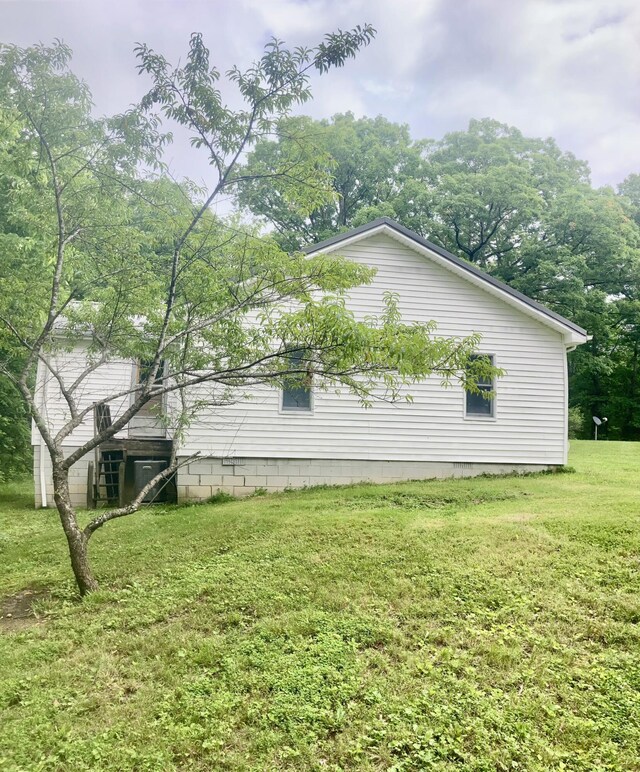 1184 Snow Creek Rd, Clay City, KY 40312 - view of property exterior with a lawn