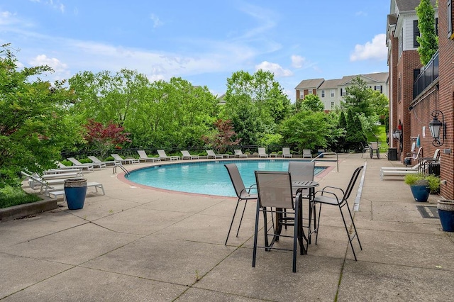2433 Aristocracy Cir, Lexington, KY 40509 - community pool with a patio