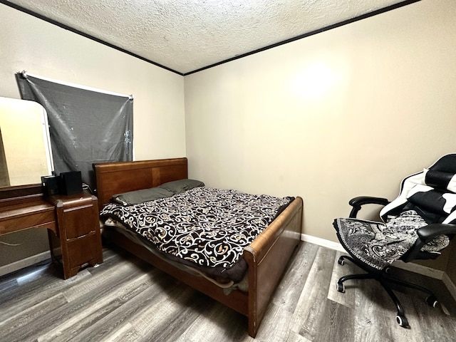 1126 College Hill Rd, Waco, KY 40385 - bedroom with wood finished floors, a textured ceiling, ornamental molding, and baseboards