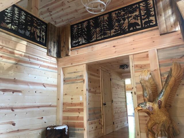 616 Zag Rd, West Liberty, KY 41472 - detailed view of wooden walls