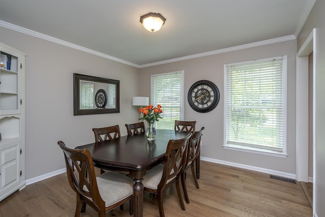 1025 Stowbridge Ln, Lexington, KY 40515 - dining area with crown molding, light wood-type flooring, and baseboards