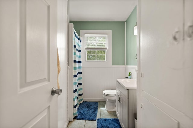 304 Hamilton Ave, Somerset, KY 42501 - bathroom featuring toilet, vanity, tile patterned flooring, wainscoting, and a shower with shower curtain