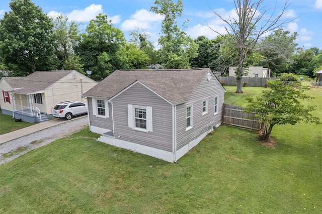 304 Hamilton Ave, Somerset, KY 42501 - view of side of property with roof with shingles