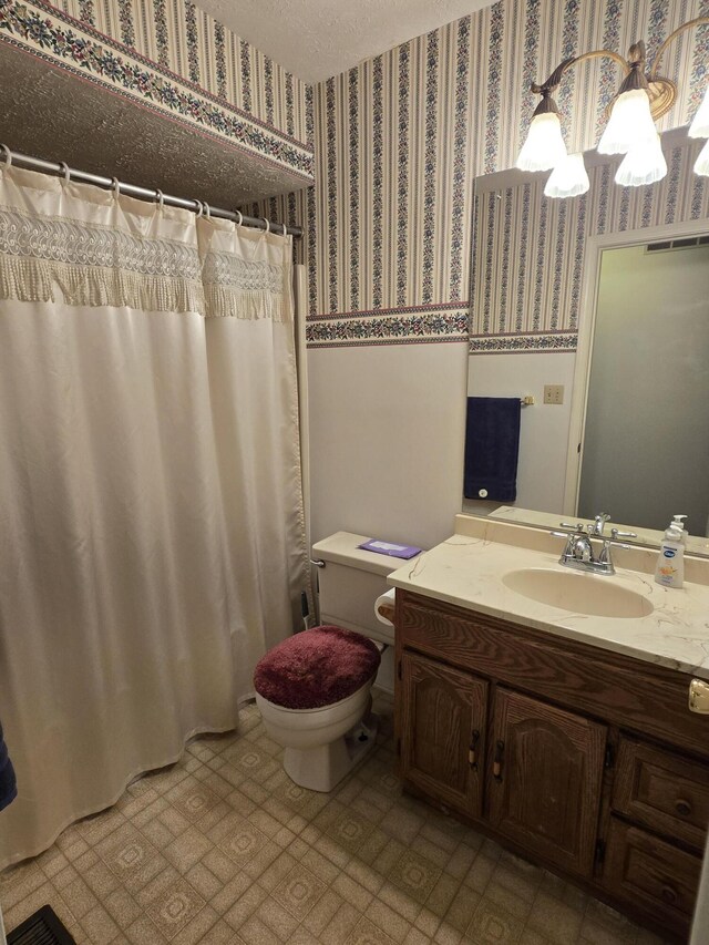 110 Albany Ln, Winchester, KY 40391 - full bathroom featuring toilet, vanity, wallpapered walls, a chandelier, and curtained shower
