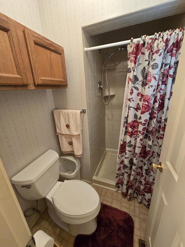 110 Albany Ln, Winchester, KY 40391 - full bath with wallpapered walls, a shower stall, toilet, and tile patterned floors