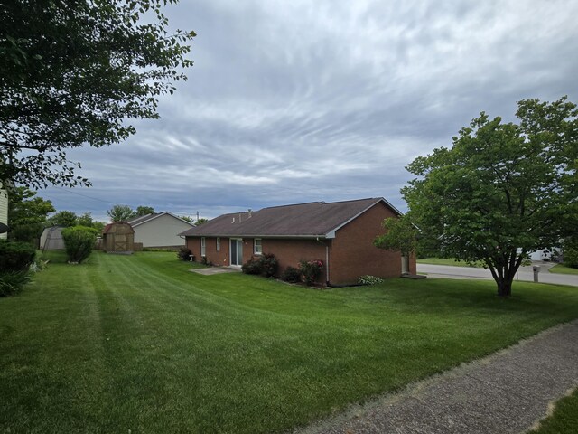 110 Albany Ln, Winchester, KY 40391 - view of side of property featuring a lawn and brick siding