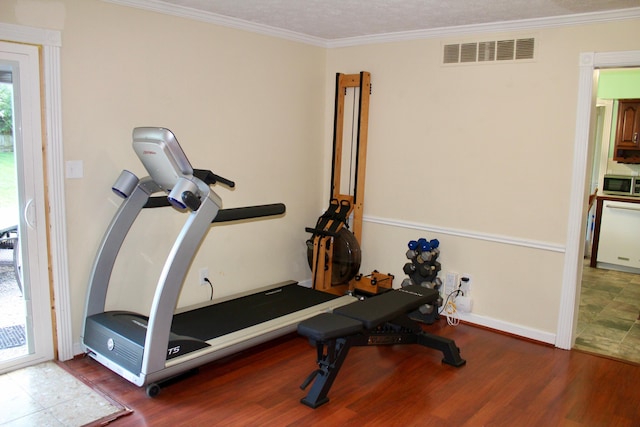 524 Cromwell Way, Lexington, KY 40503 - workout room featuring wood finished floors, crown molding, and baseboards