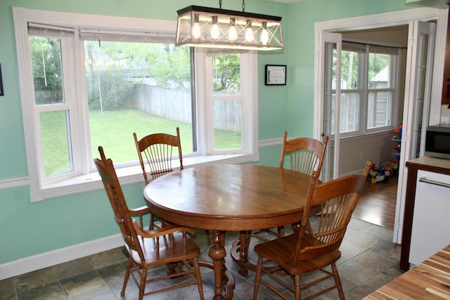 524 Cromwell Way, Lexington, KY 40503 - dining room featuring baseboards