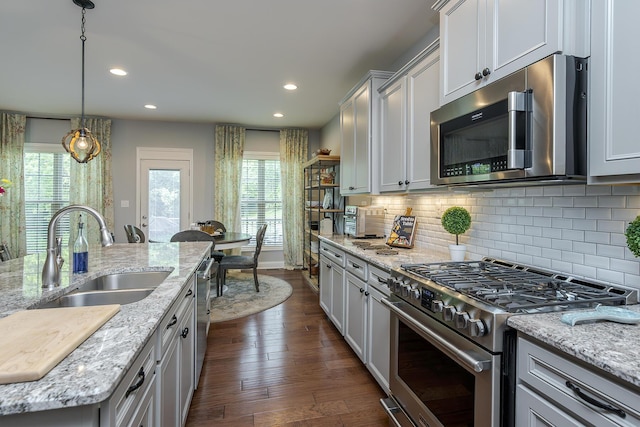 320 Manitoba Ln, Lexington, KY 40515 - kitchen featuring stainless steel appliances, a sink, recessed lighting, plenty of natural light, and backsplash
