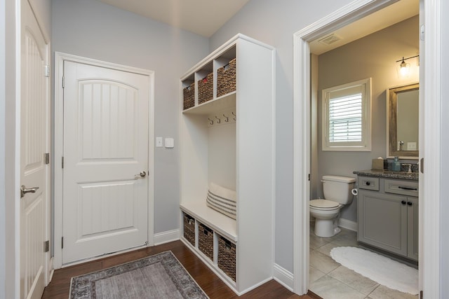 320 Manitoba Ln, Lexington, KY 40515 - mudroom with baseboards
