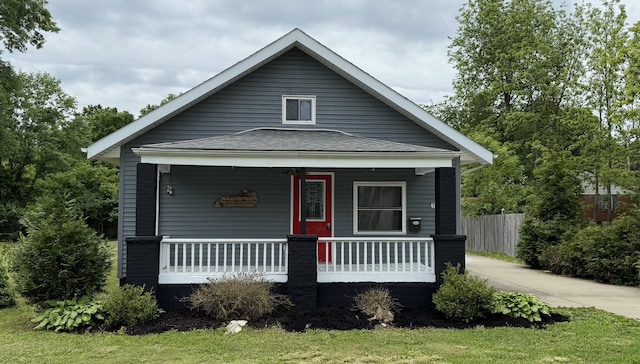 606 Prospect St, Berea, KY 40403 - bungalow-style home featuring a porch and a shingled roof