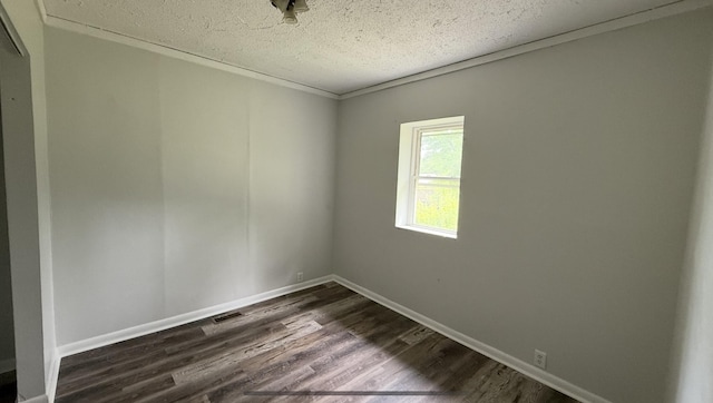 606 Prospect St, Berea, KY 40403 - unfurnished room featuring dark wood-style floors, a textured ceiling, and baseboards
