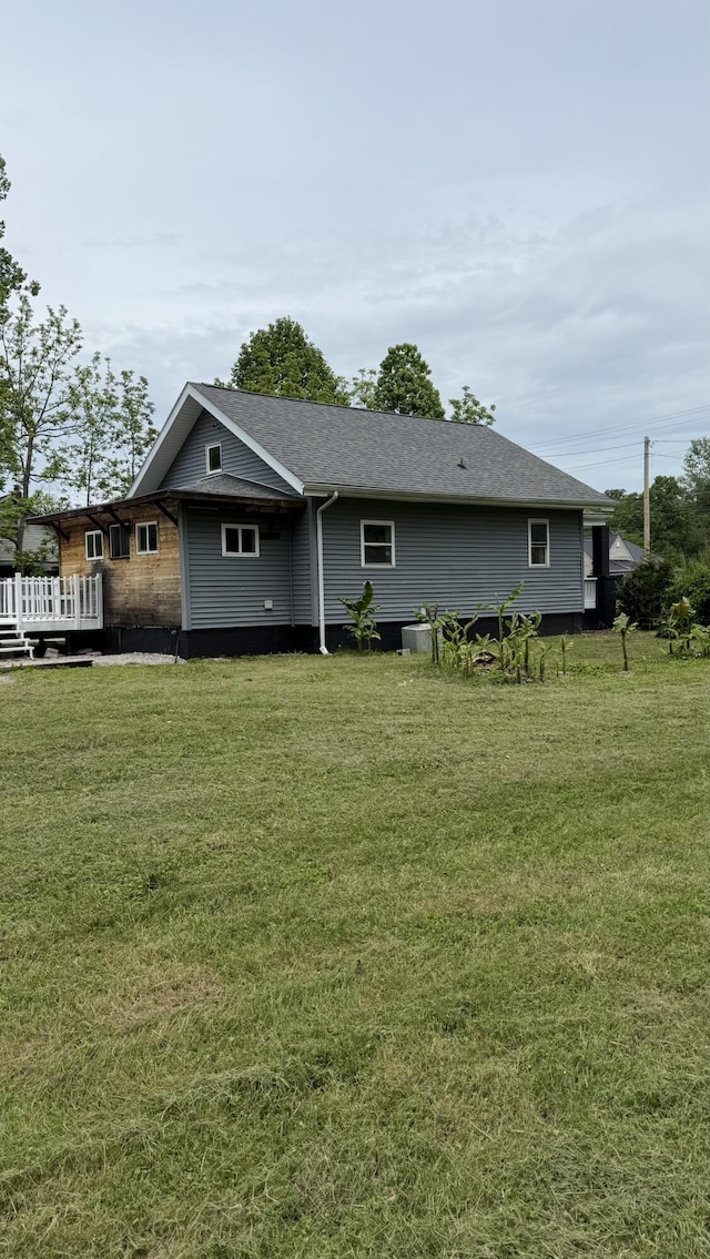 606 Prospect St, Berea, KY 40403 - view of front of house featuring a front lawn and a deck