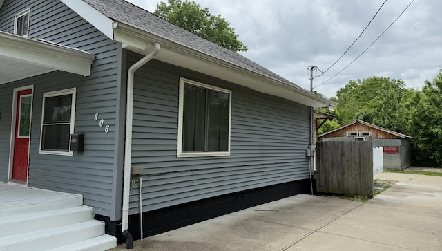 606 Prospect St, Berea, KY 40403 - view of home's exterior featuring roof with shingles