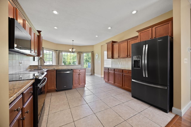 262 Silver Creek Dr, Somerset, KY 42503 - kitchen featuring black appliances, a peninsula, decorative backsplash, recessed lighting, and baseboards