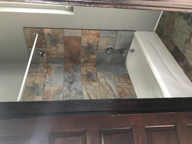210 E 7th St, Lexington, KY 40508 - bathroom view