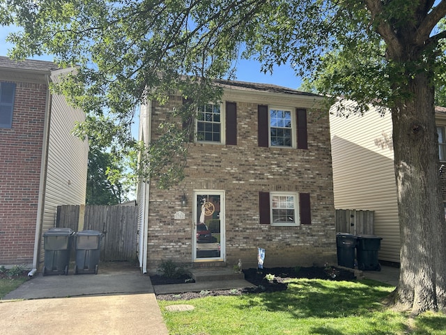 1352 Deer Lake Cir, Lexington, KY 40515 - traditional home featuring brick siding