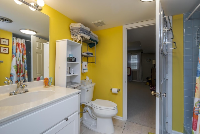 395 Redding Rd Unit 19, Lexington, KY 40517 - full bath with tile patterned flooring, vanity, a shower with curtain, toilet, and baseboards