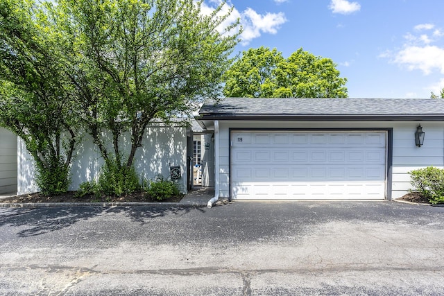 395 Redding Rd Unit 19, Lexington, KY 40517 - garage featuring asphalt driveway