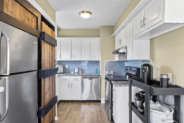 112 Gano Ave, Georgetown, KY 40324 - kitchen featuring stainless steel appliances, under cabinet range hood, white cabinets, light wood-type flooring, and a textured ceiling