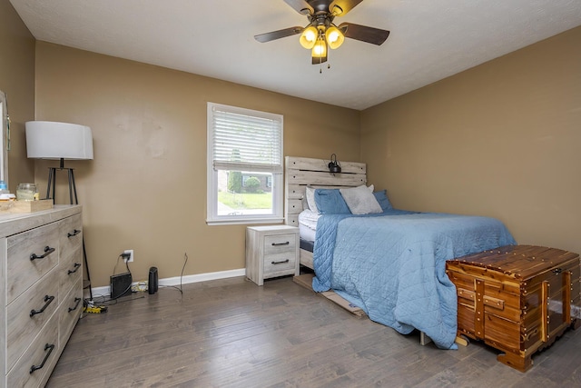 113 Jonathan Dr, Richmond, KY 40475 - bedroom with dark wood-style floors, baseboards, and ceiling fan