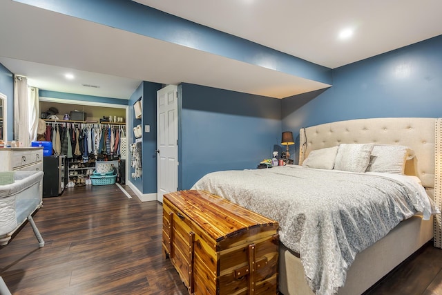 113 Jonathan Dr, Richmond, KY 40475 - bedroom featuring wood finished floors, a closet, baseboards, and recessed lighting