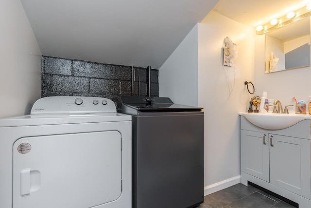 113 Jonathan Dr, Richmond, KY 40475 - laundry area featuring washer and dryer, baseboards, and dark tile patterned flooring