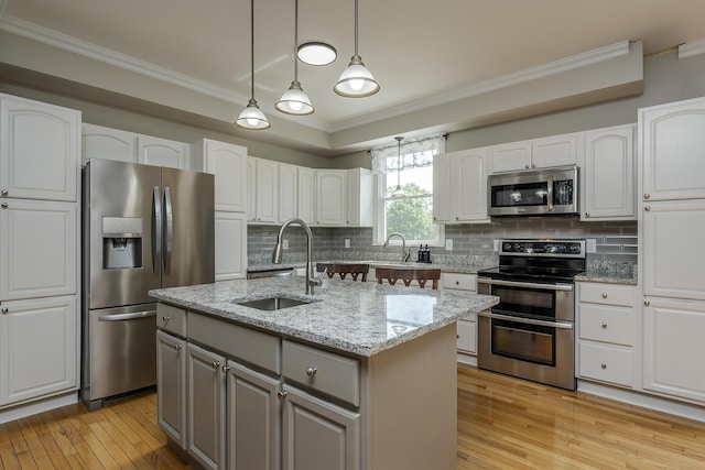 2018 E Ct, Richmond, KY 40475 - kitchen with stainless steel appliances, a sink, ornamental molding, light wood-style floors, and backsplash