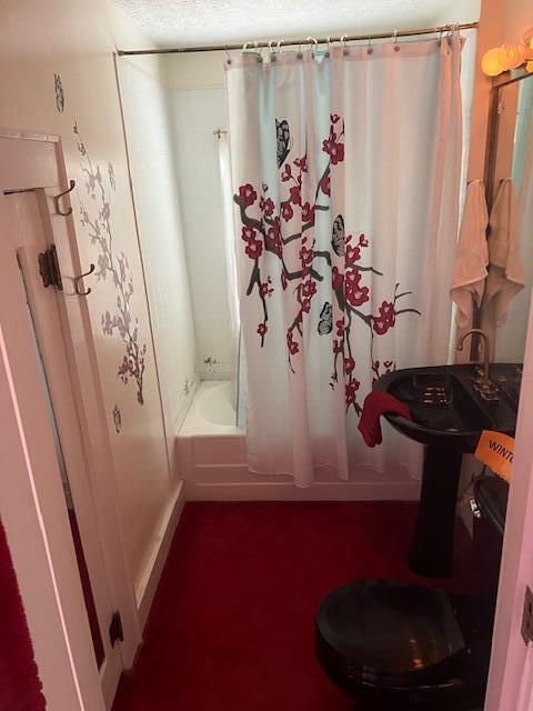 504 Burkesville St, Columbia, KY 42728 - bathroom with shower / bath combo and a textured ceiling