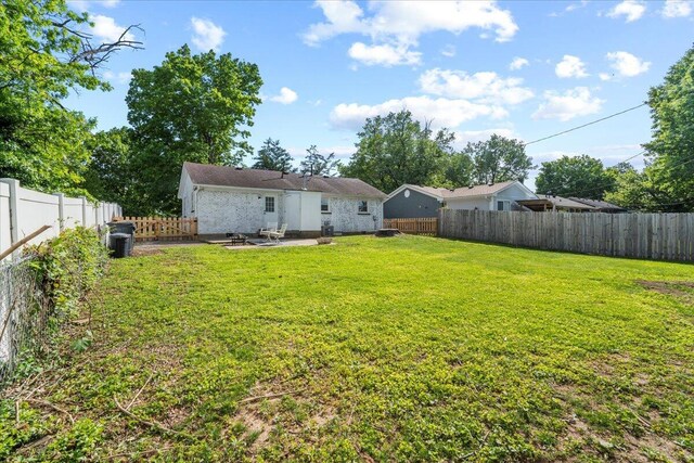 161 Toronto Rd, Lexington, KY 40515 - view of yard with a patio
