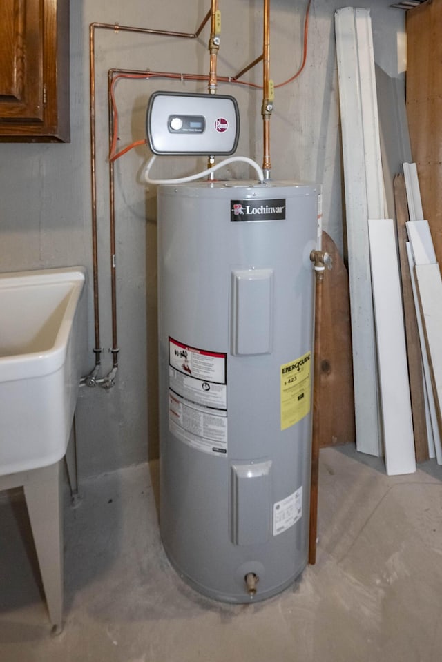 804 Old Dobbin Rd, Lexington, KY 40502 - utility room featuring water heater