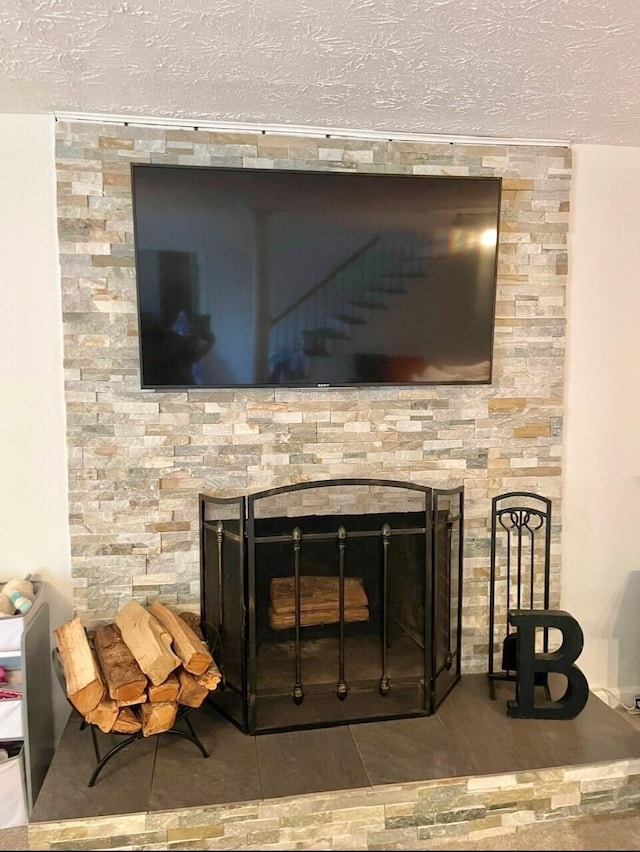 100 Cave Run Rd, Frankfort, KY 40601 - detailed view of a fireplace and a textured ceiling