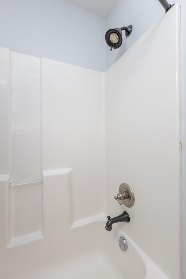 209 Juniper Dr, Nicholasville, KY 40356 - bathroom view of bathtub / shower combination