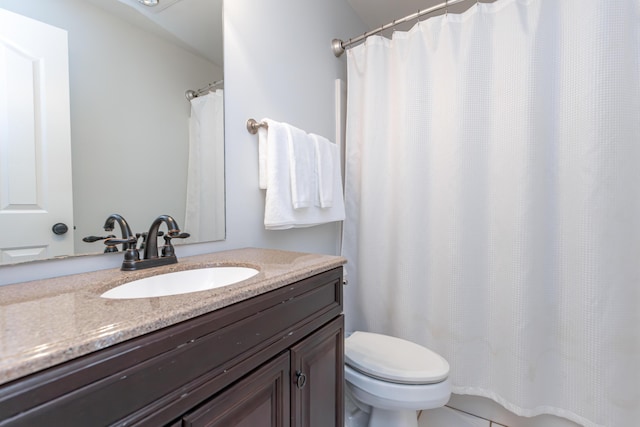 209 Juniper Dr, Nicholasville, KY 40356 - full bathroom featuring vanity, toilet, and a shower with curtain