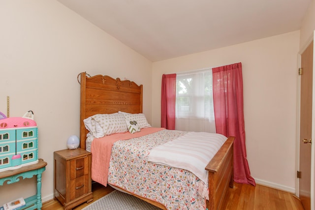 339 Greenbriar Rd, Lexington, KY 40503 - bedroom featuring light wood-style floors and baseboards