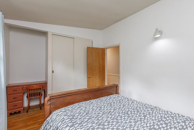 339 Greenbriar Rd, Lexington, KY 40503 - bedroom with a closet and wood finished floors