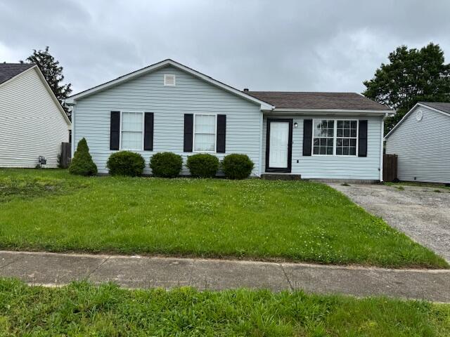 144 Williamsburg Ln, Georgetown, KY 40324 - view of front of house with a front lawn