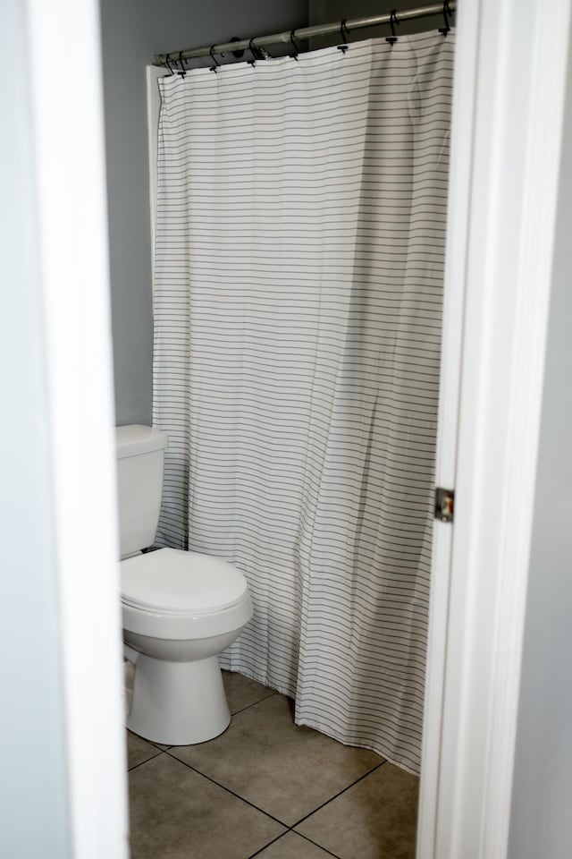 144 Williamsburg Ln, Georgetown, KY 40324 - full bath with tile patterned flooring, toilet, and a shower with curtain