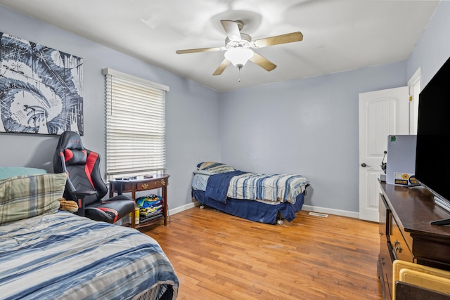 1023 Chickasaw Trl, Frankfort, KY 40601 - bedroom featuring baseboards, light wood-type flooring, and ceiling fan