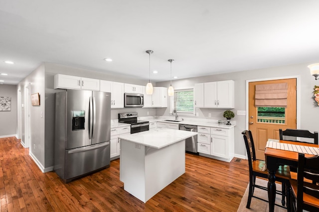 2849 Walnut Hill Rd, Lexington, KY 40515 - kitchen featuring appliances with stainless steel finishes, a sink, white cabinets, light countertops, and a center island