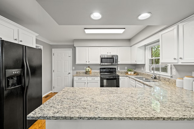 2152 Sallee Dr, Lexington, KY 40513 - kitchen featuring black appliances, a sink, a peninsula, white cabinets, and recessed lighting